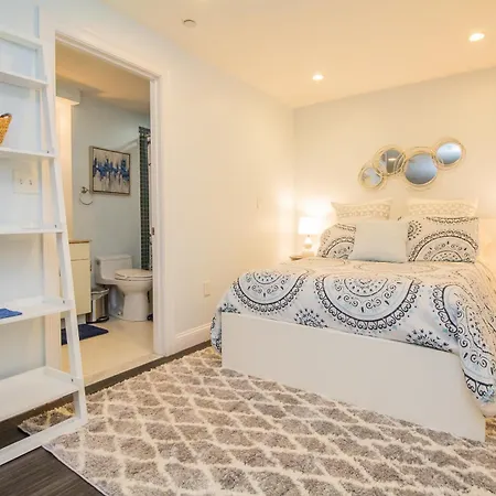 Renovated Studio, Steps To Mgh, Suffolk, Sleeps 4